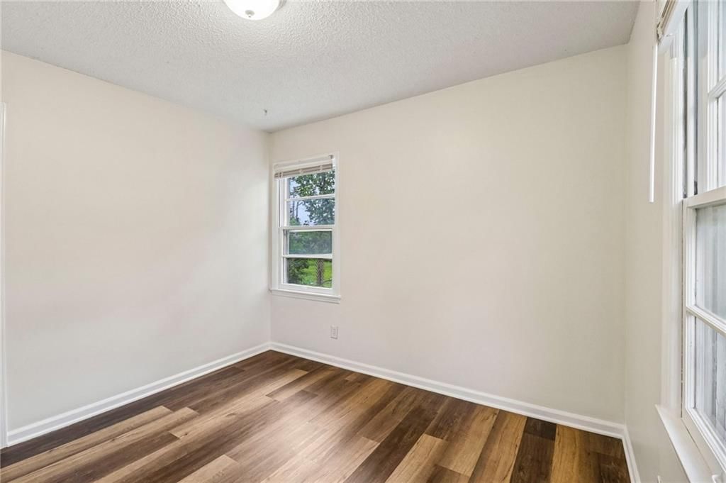 11709 Lawndale Avenue — photo 13