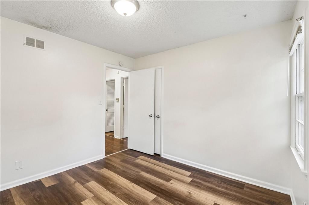 11709 Lawndale Avenue — photo 14