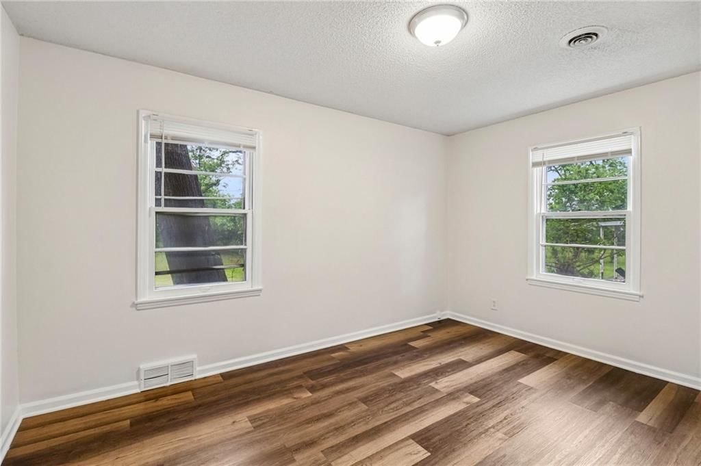 11709 Lawndale Avenue — photo 16