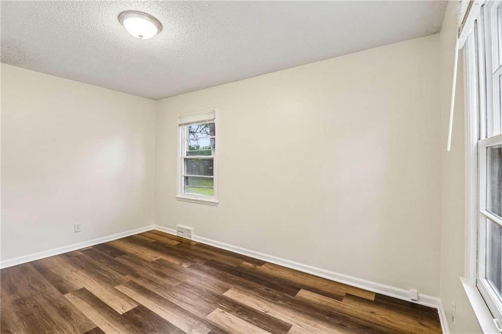 11709 Lawndale Avenue — photo 17