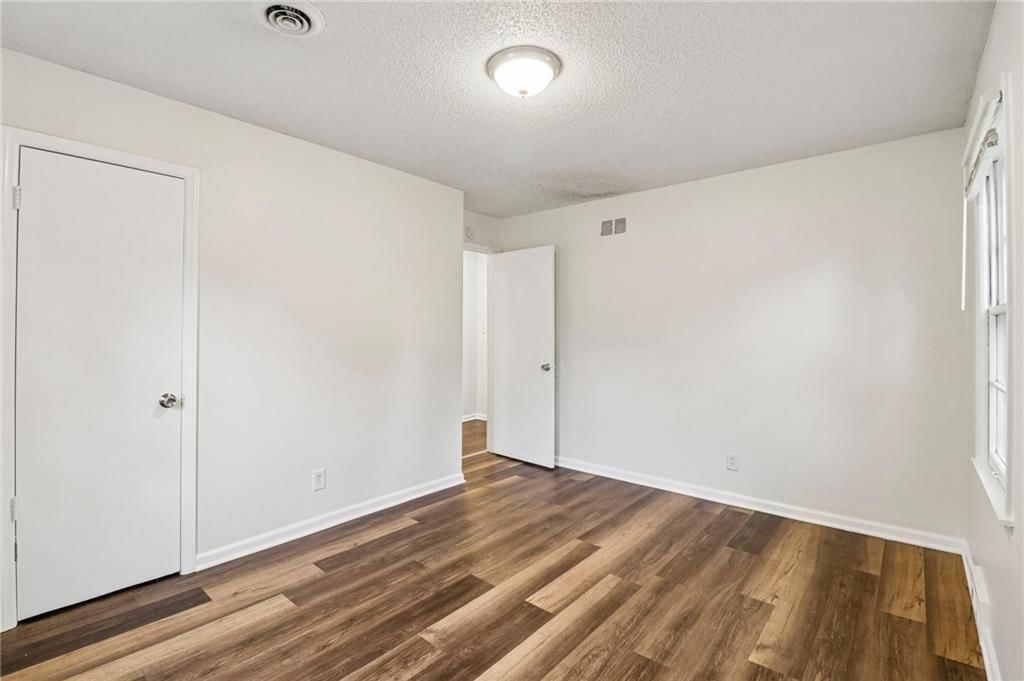 11709 Lawndale Avenue — photo 18