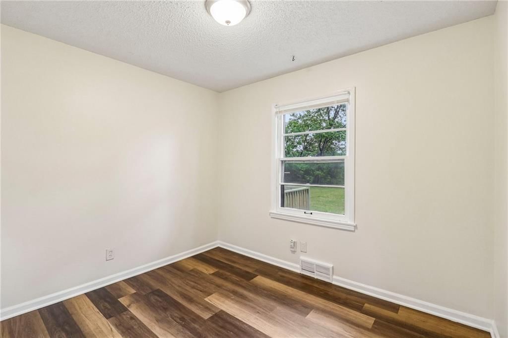 11709 Lawndale Avenue — photo 20