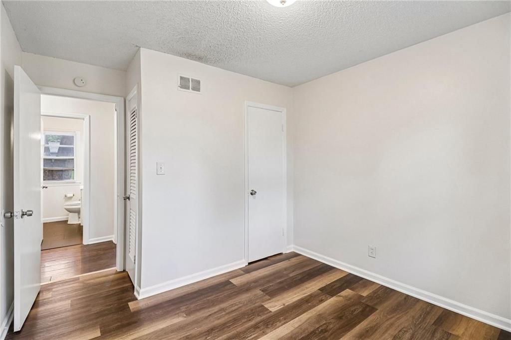 11709 Lawndale Avenue — photo 21