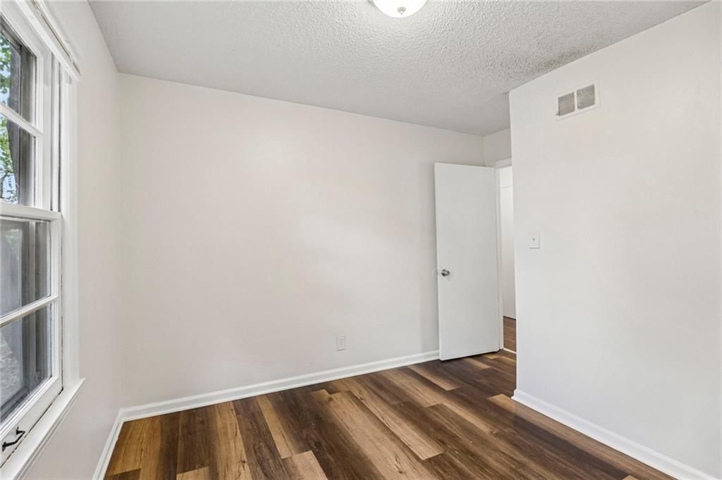 11709 Lawndale Avenue — photo 22