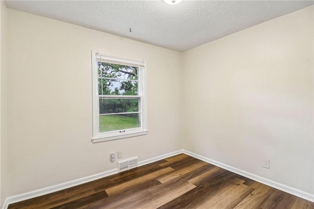 11709 Lawndale Avenue — photo 23