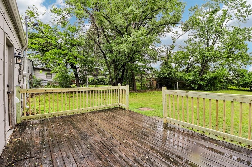 11709 Lawndale Avenue — photo 24