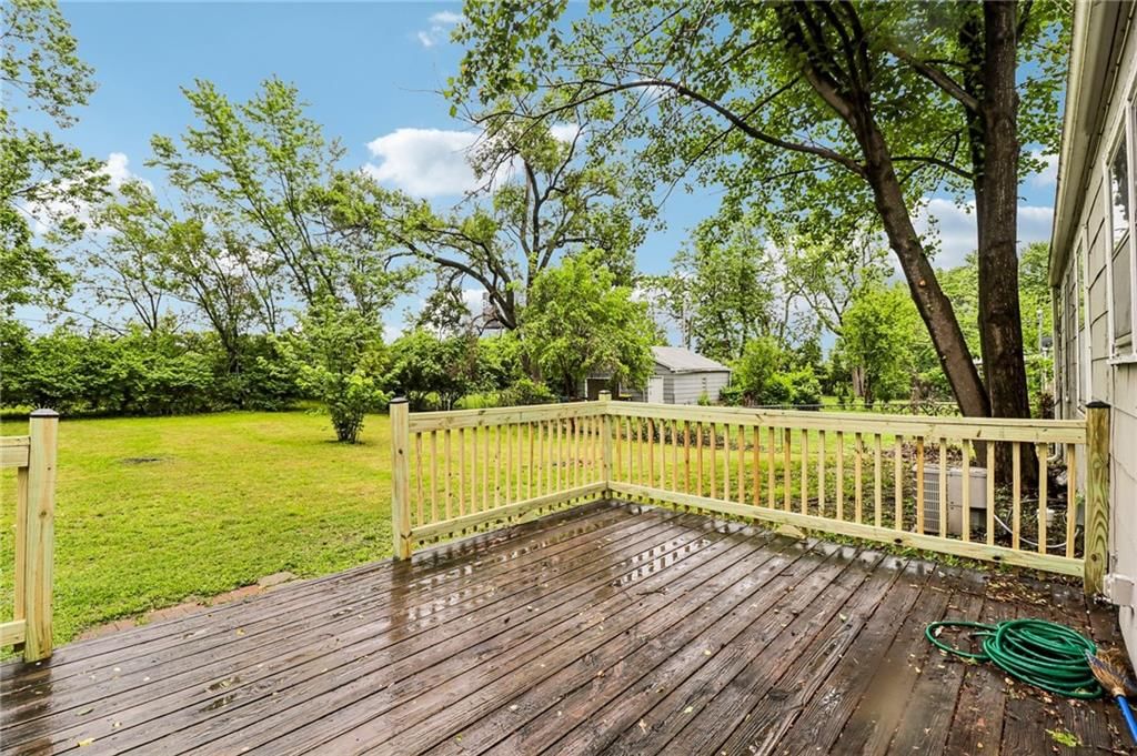 11709 Lawndale Avenue — photo 25