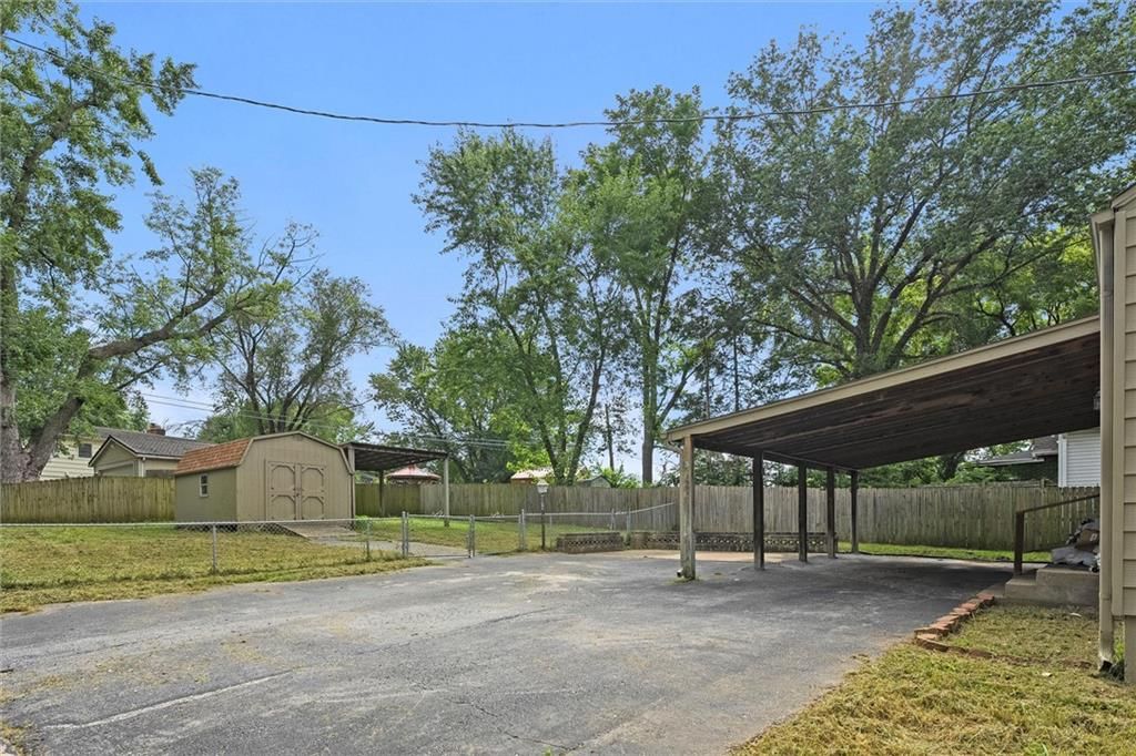 701 W 24th Street — photo 30