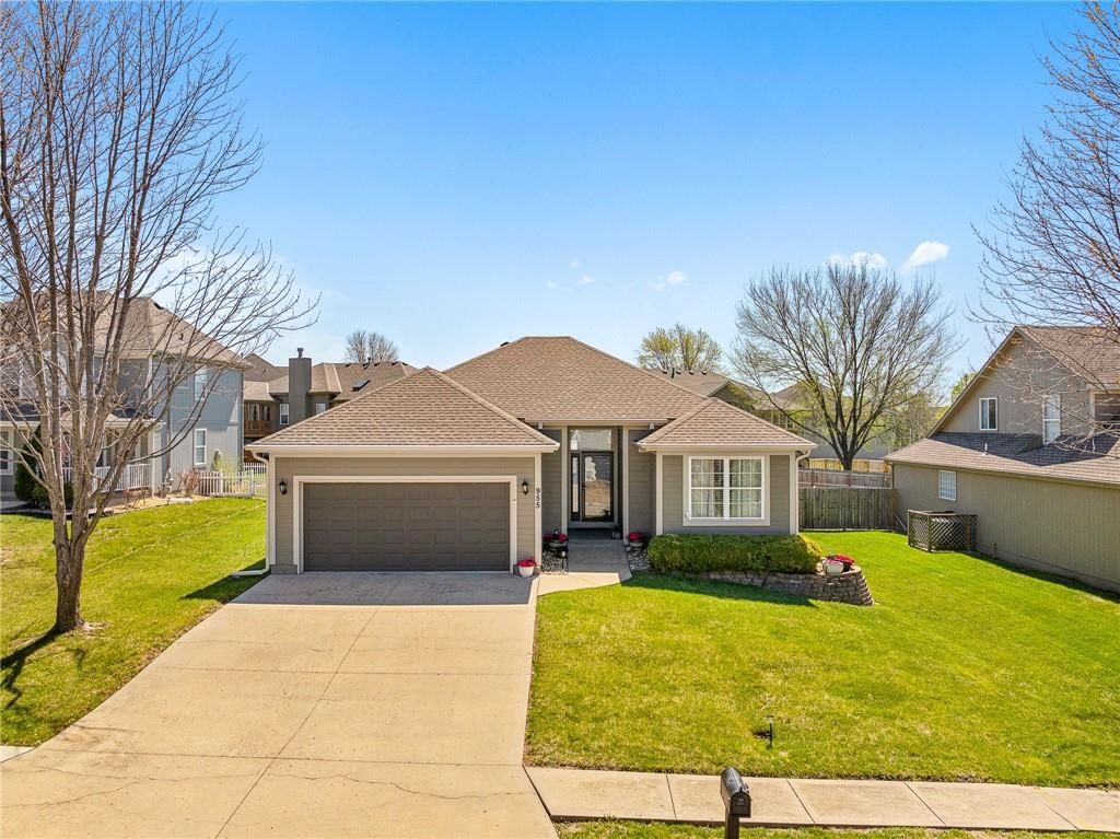 955 NW Maplewood Court — photo 2