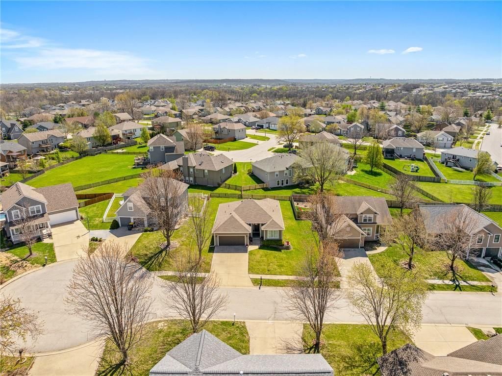 955 NW Maplewood Court — photo 3