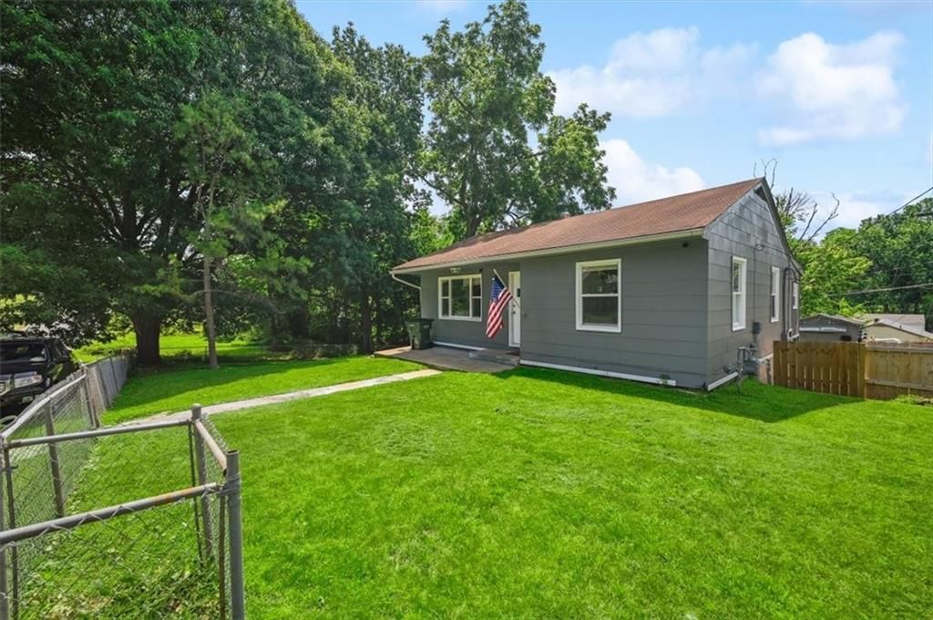 919 Walnut Street, Leavenworth, KS: listing photo 3