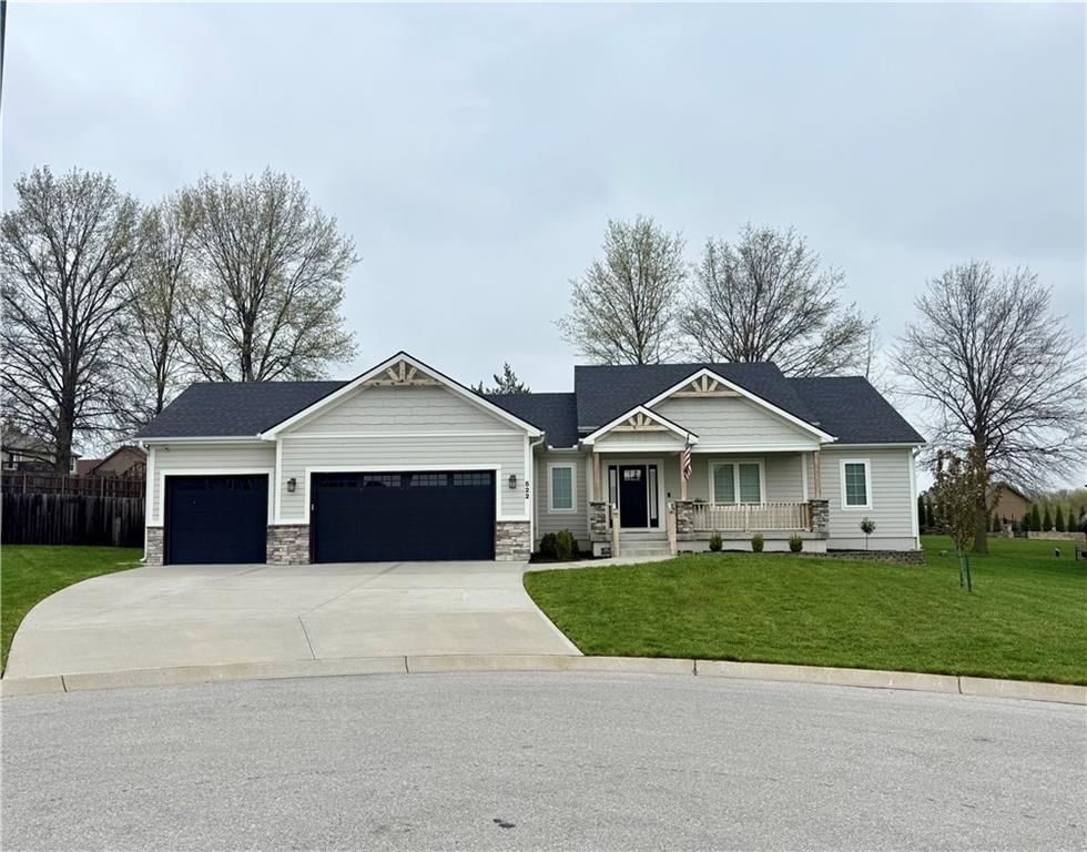522 NW Bailey Drive, Grain Valley, MO