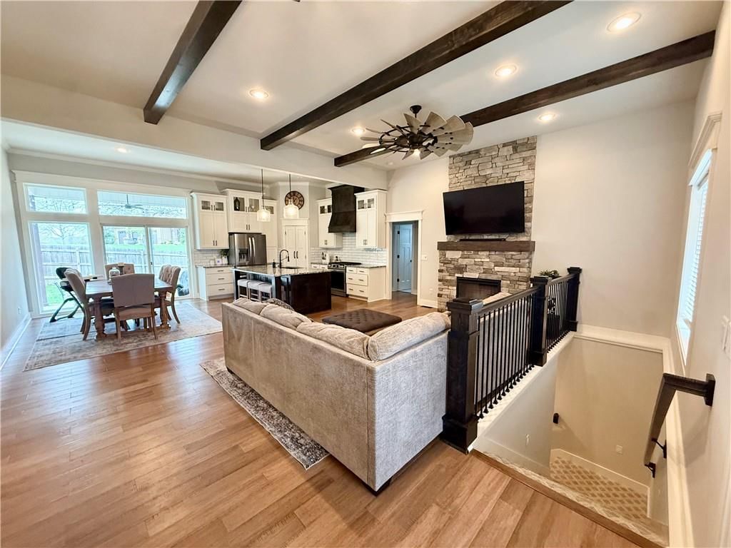 522 NW Bailey Drive — photo 3
