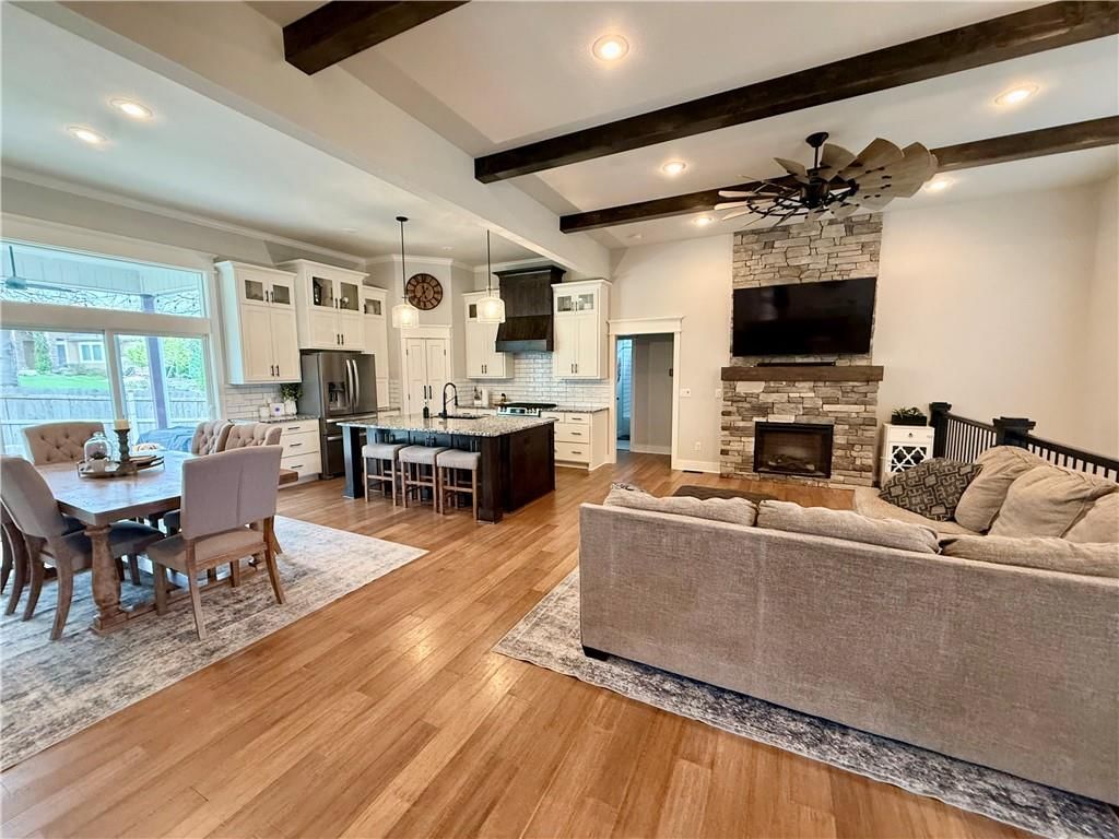 522 NW Bailey Drive — photo 4