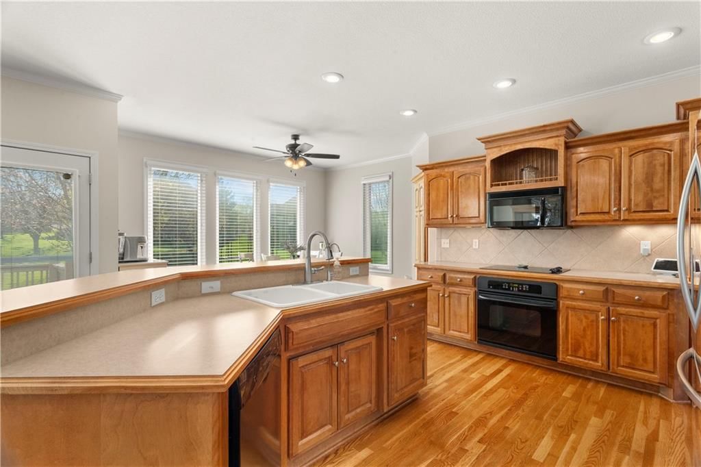 709 NE Twin Brook Drive — photo 2