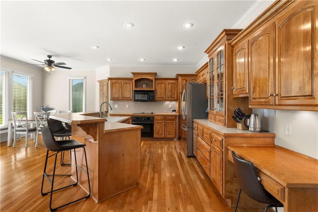 709 NE Twin Brook Drive — photo 3