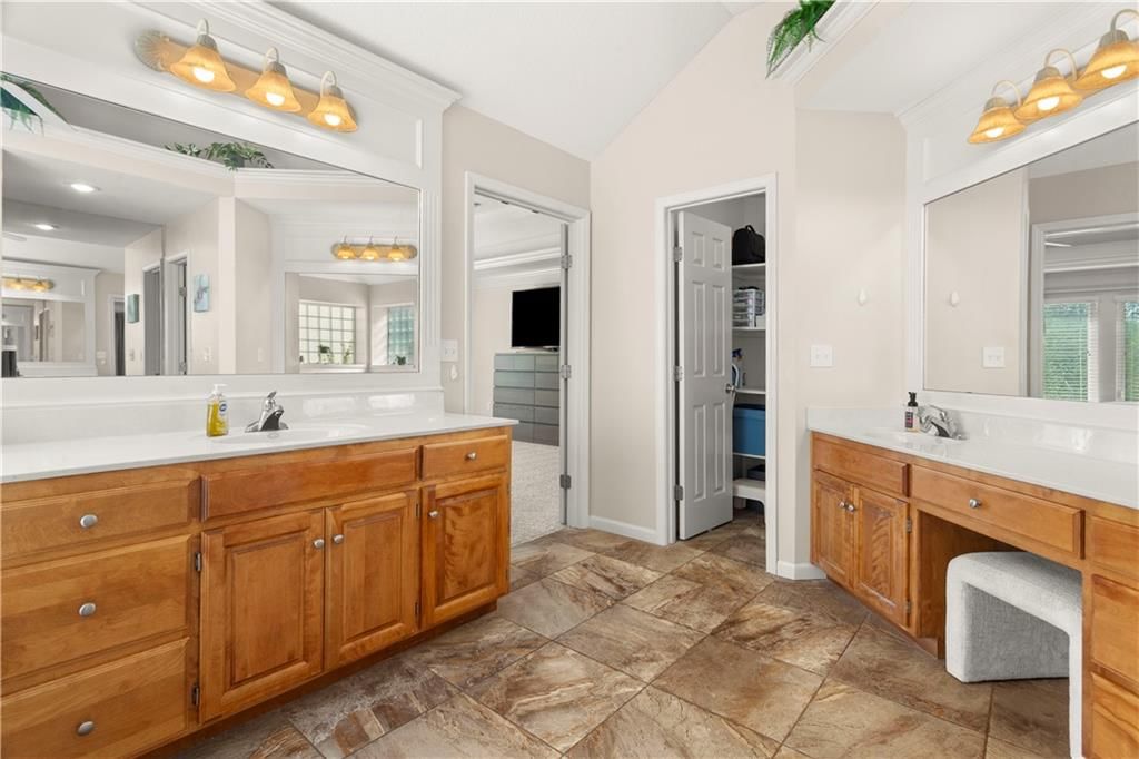 709 NE Twin Brook Drive — photo 22