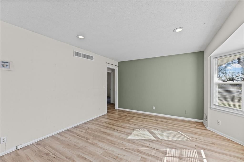 10209 Hillcrest Road — photo 4