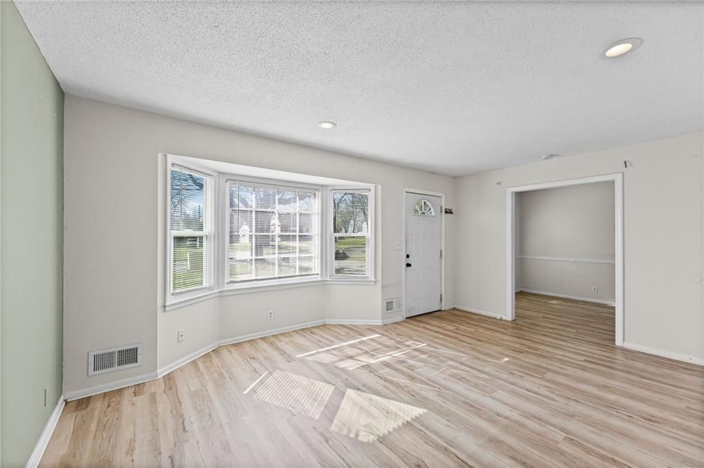 10209 Hillcrest Road — photo 5
