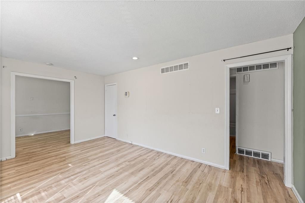 10209 Hillcrest Road — photo 6