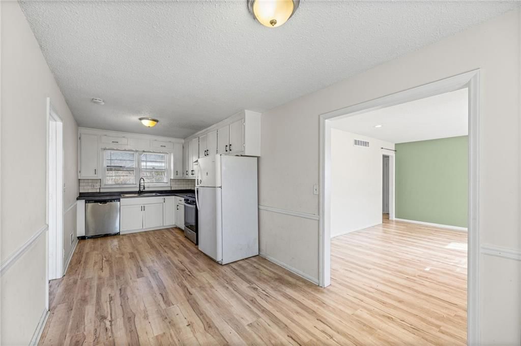 10209 Hillcrest Road — photo 8