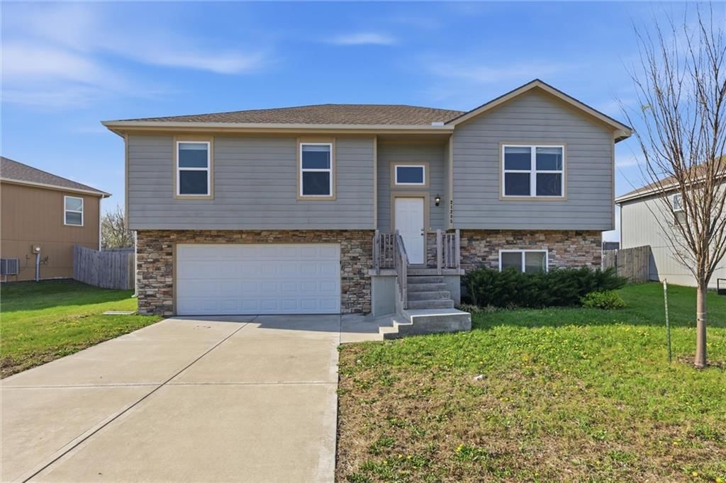 21285 W 219th Street, Spring Hill, KS