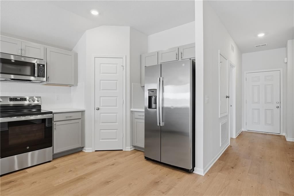 605 W Bluebird Street — photo 5