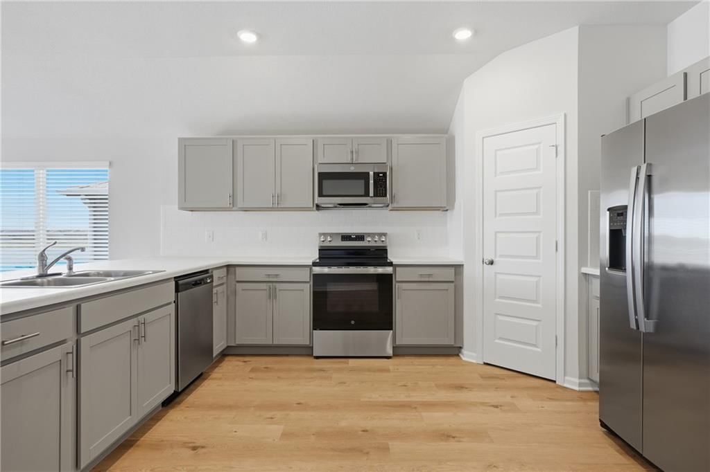 605 W Bluebird Street — photo 6