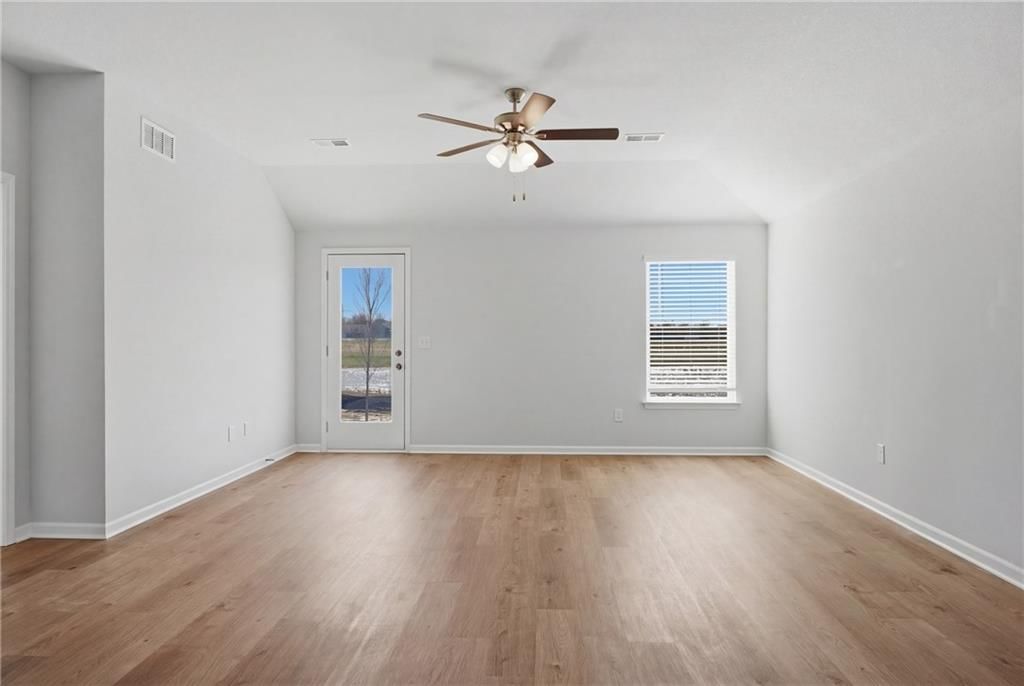 605 W Bluebird Street — photo 9