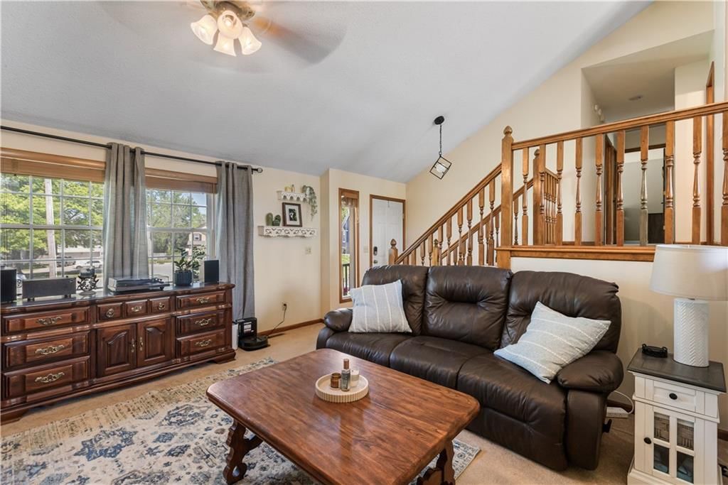 909 SW Daney Court — photo 8