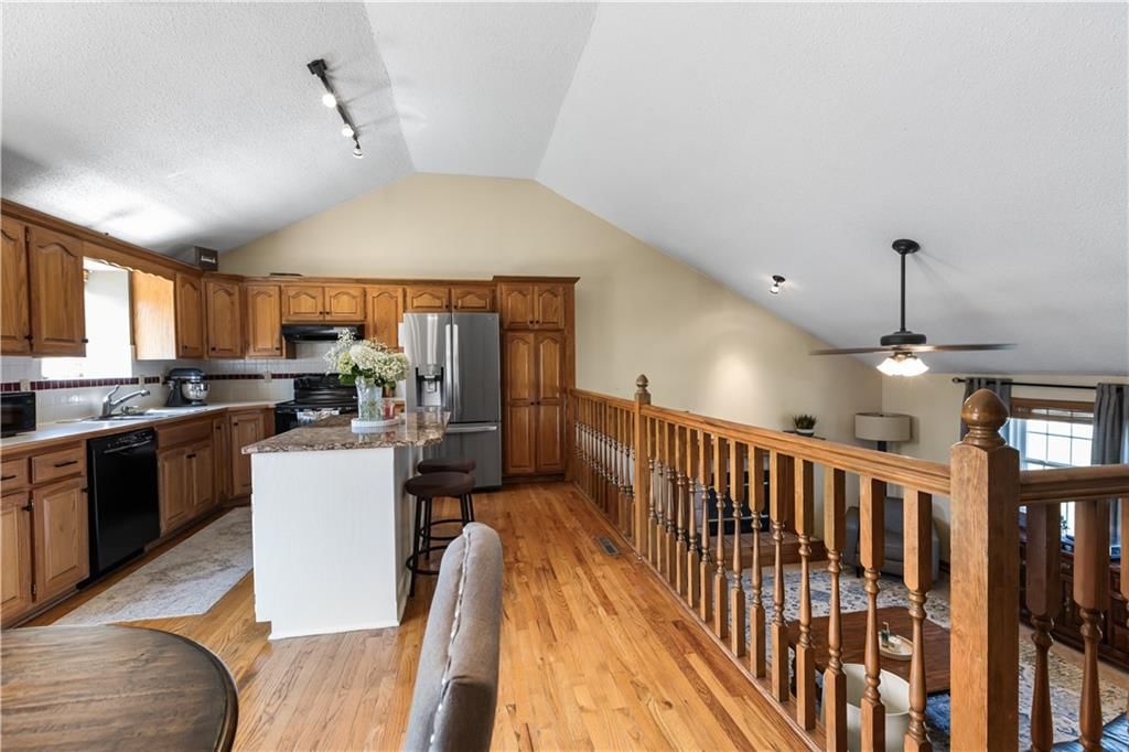 909 SW Daney Court — photo 10