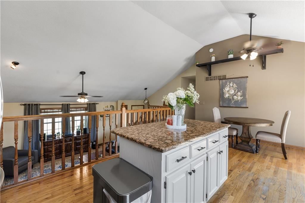 909 SW Daney Court — photo 16