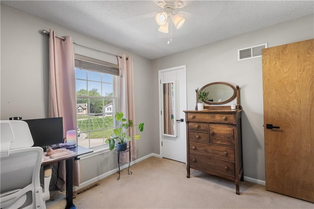 909 SW Daney Court — photo 26