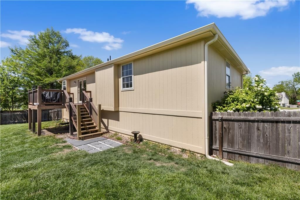 909 SW Daney Court — photo 35