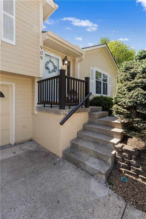 909 SW Daney Court — photo 41