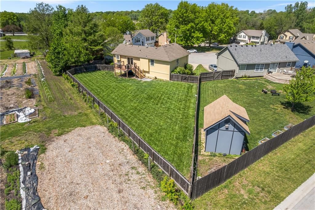 909 SW Daney Court — photo 45
