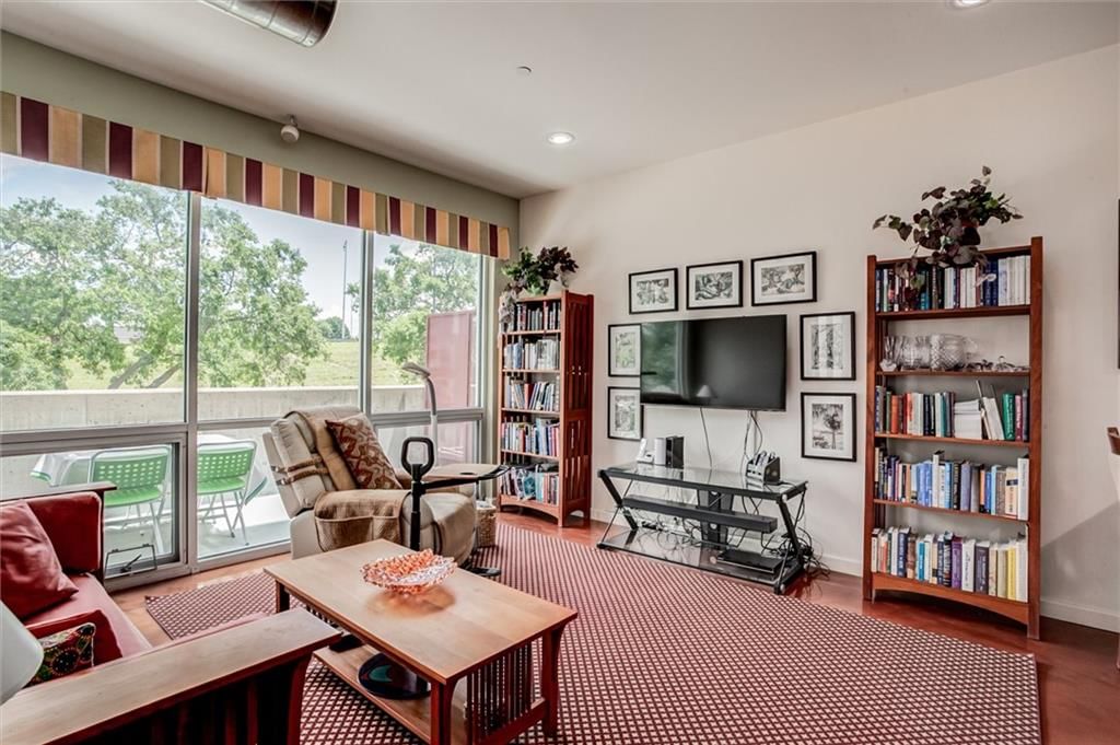 522 LOCUST Lane — photo 3