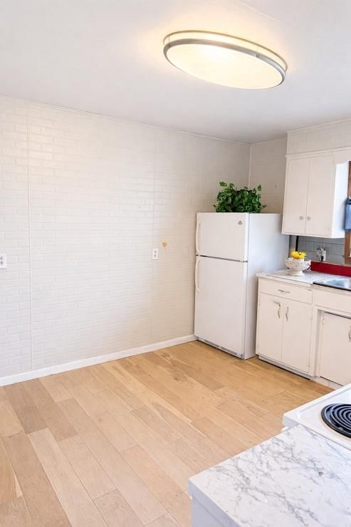 209 S Locust Street — photo 8