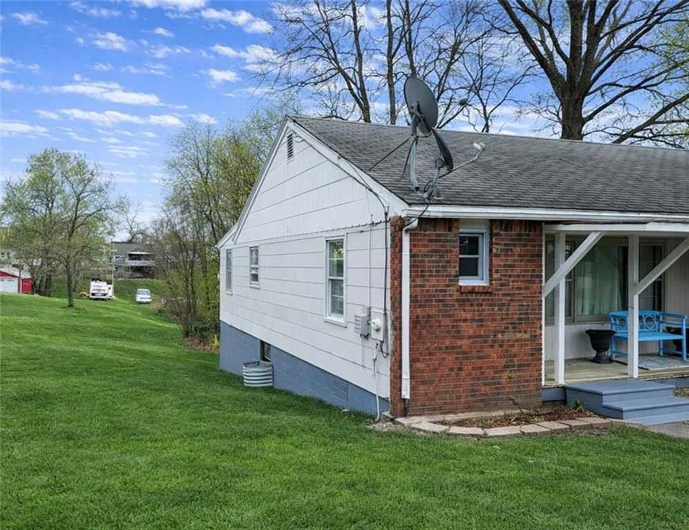 209 S Locust Street — photo 20