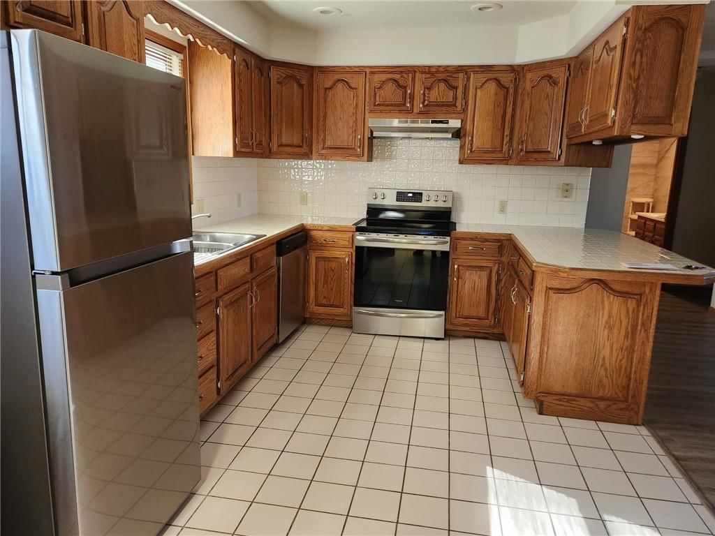 302 E Monroe Street — photo 5