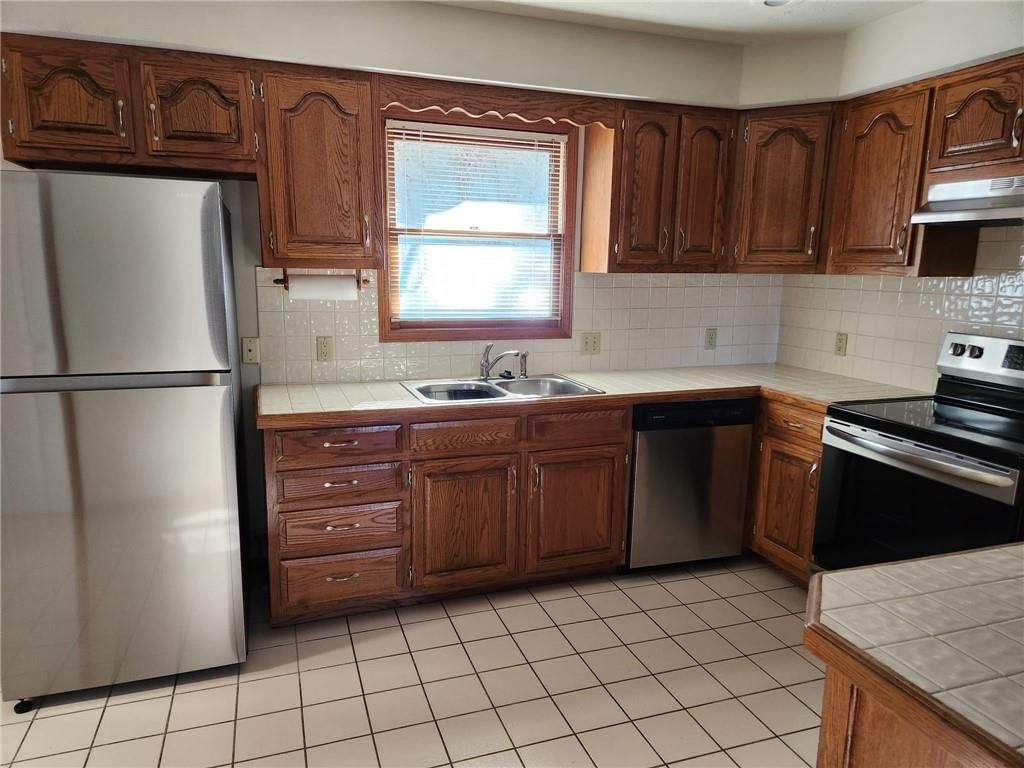 302 E Monroe Street — photo 6