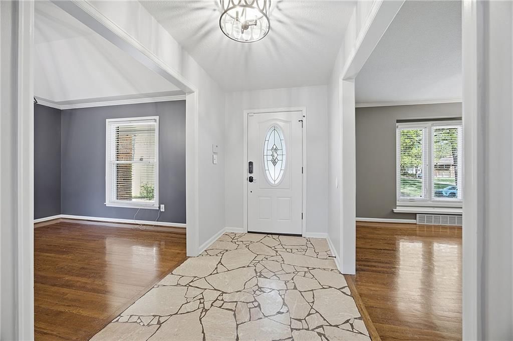 5805 W 90 Terrace — photo 8