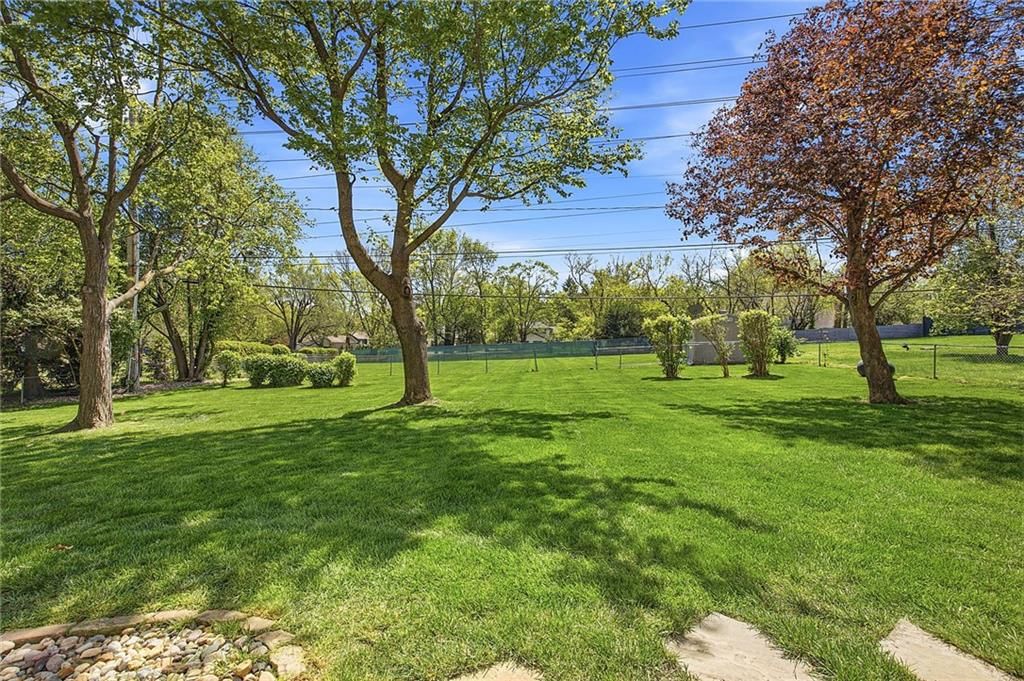 5805 W 90 Terrace — photo 49