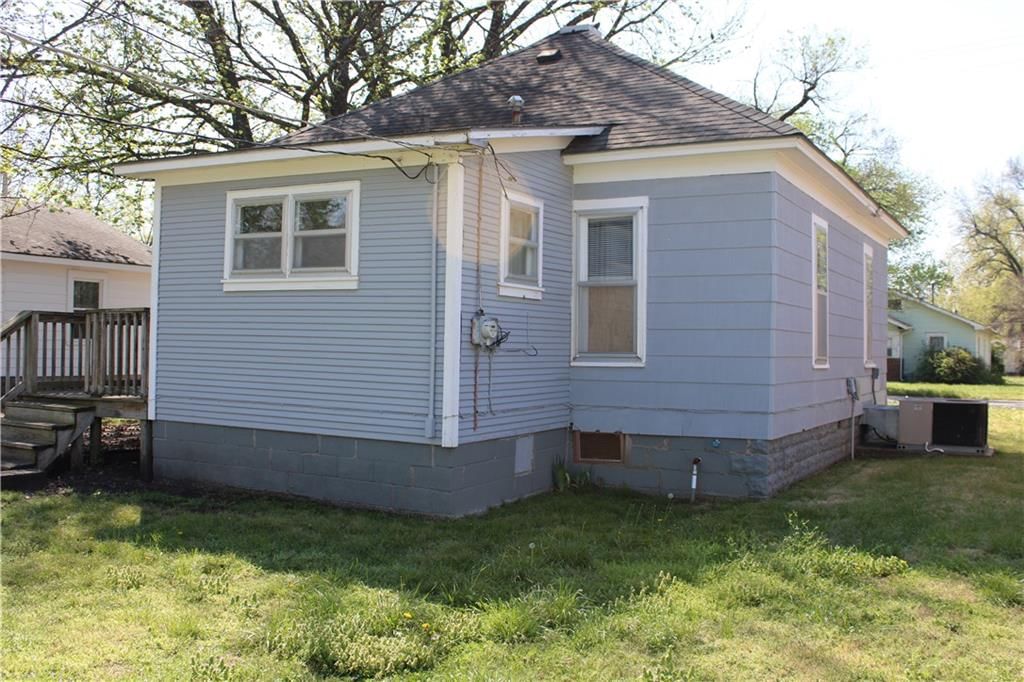 407 E Washington Street — photo 12