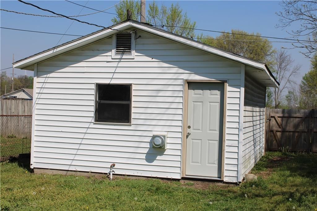 407 E Washington Street — photo 20