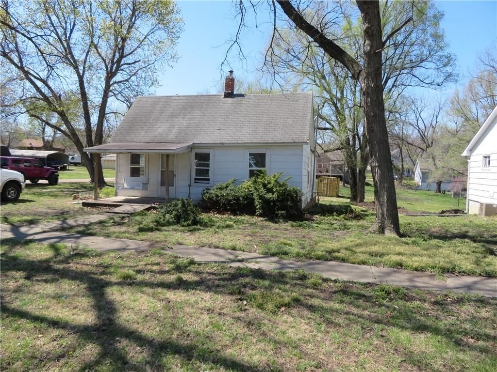 210 walnut Street — photo 1