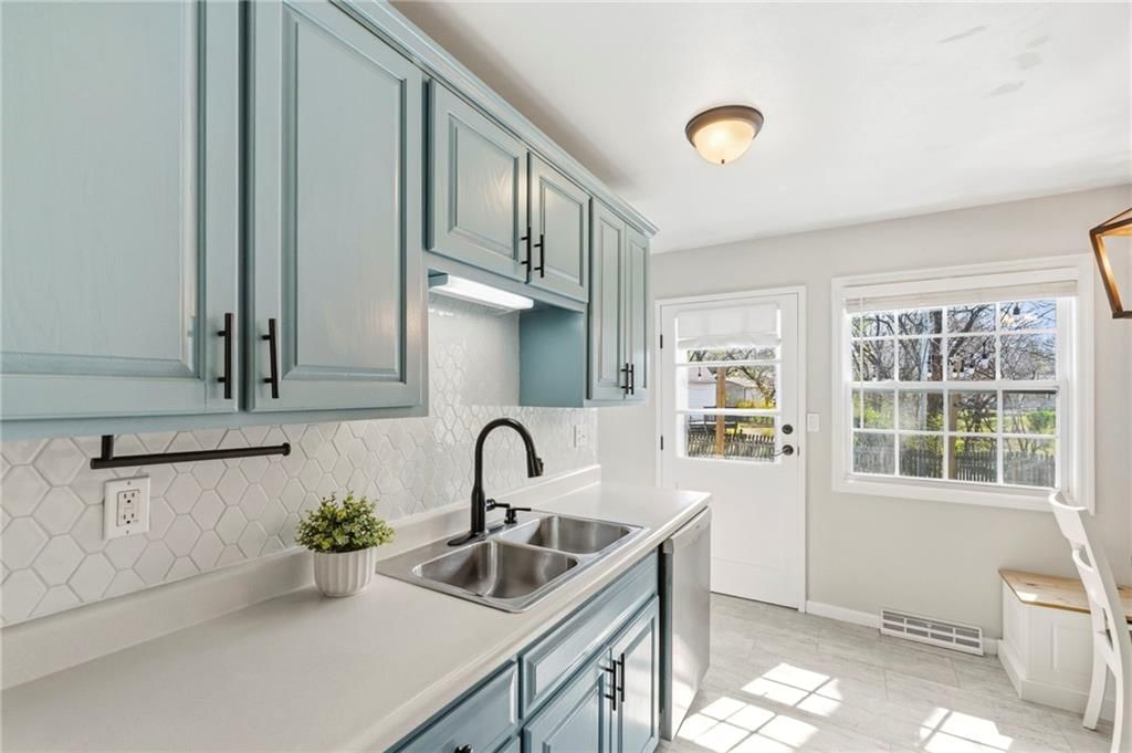 9915 Grandview Drive — photo 14