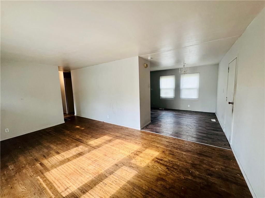 9306 LEWIS Avenue — photo 2
