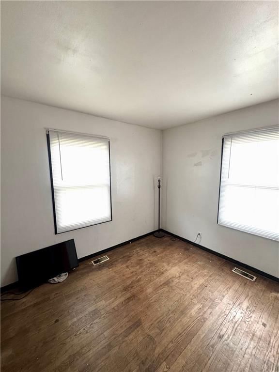 9306 LEWIS Avenue — photo 5