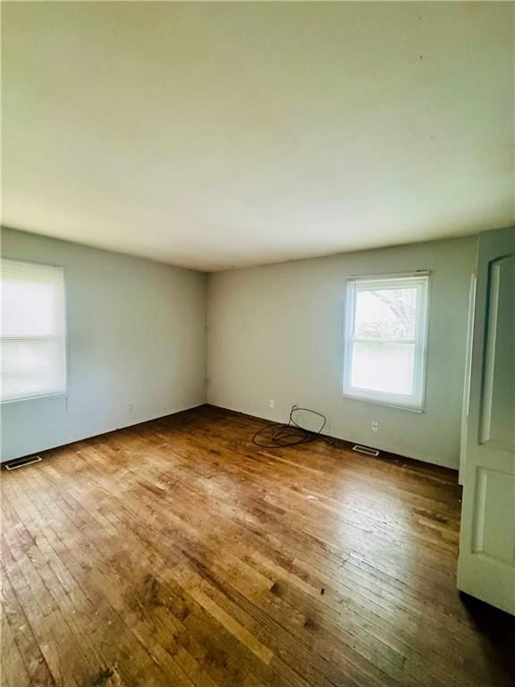 9306 LEWIS Avenue — photo 6